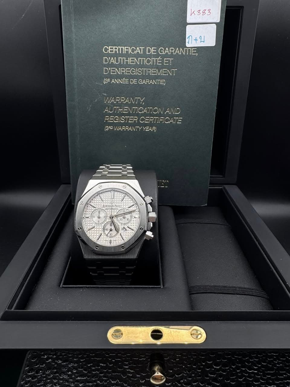 May be an image of wrist watch and text that says '383 ก+บ CERTIFICAT FICATDEGARANTE DE GARANTIE, D'AUTHENTICTÉET D'ENREGISTREVIENT (GE ANNSE DE (3FANNEEDEGARANTE GARANTE) WARPANTY…