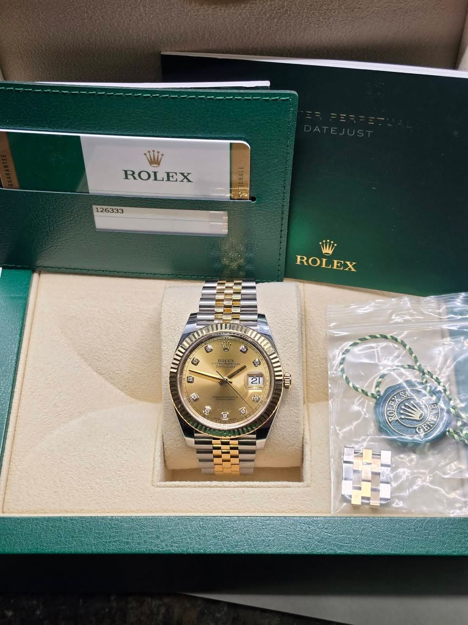 May be an image of wrist watch and text that says 'ROLEX 126333 ROLEX 家 S DI ED 2.1 OTαη কः ร E 2ር ถึง __ - O ROL M GEL'