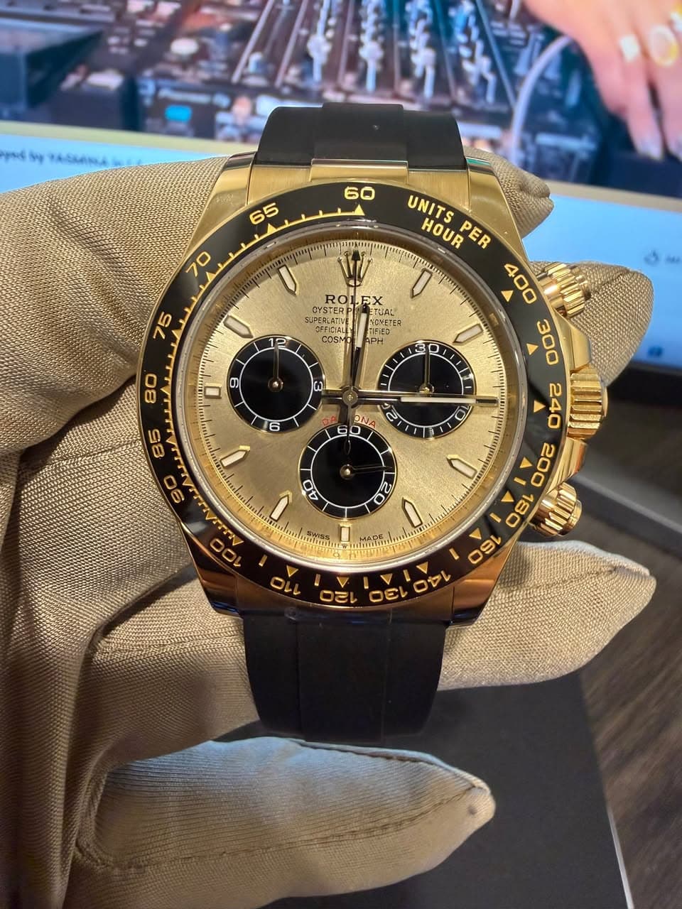 May be an image of wrist watch and text that says 'สูกรี FARMRMA RPH 80 9 הערייןייייי" UNITS HOUR PER U ROLEX OYSTERP ETUAL DEECAT NOME COSM 日 O ወ ወ DNA 白臭 40 0 22 O MANORY MADE…