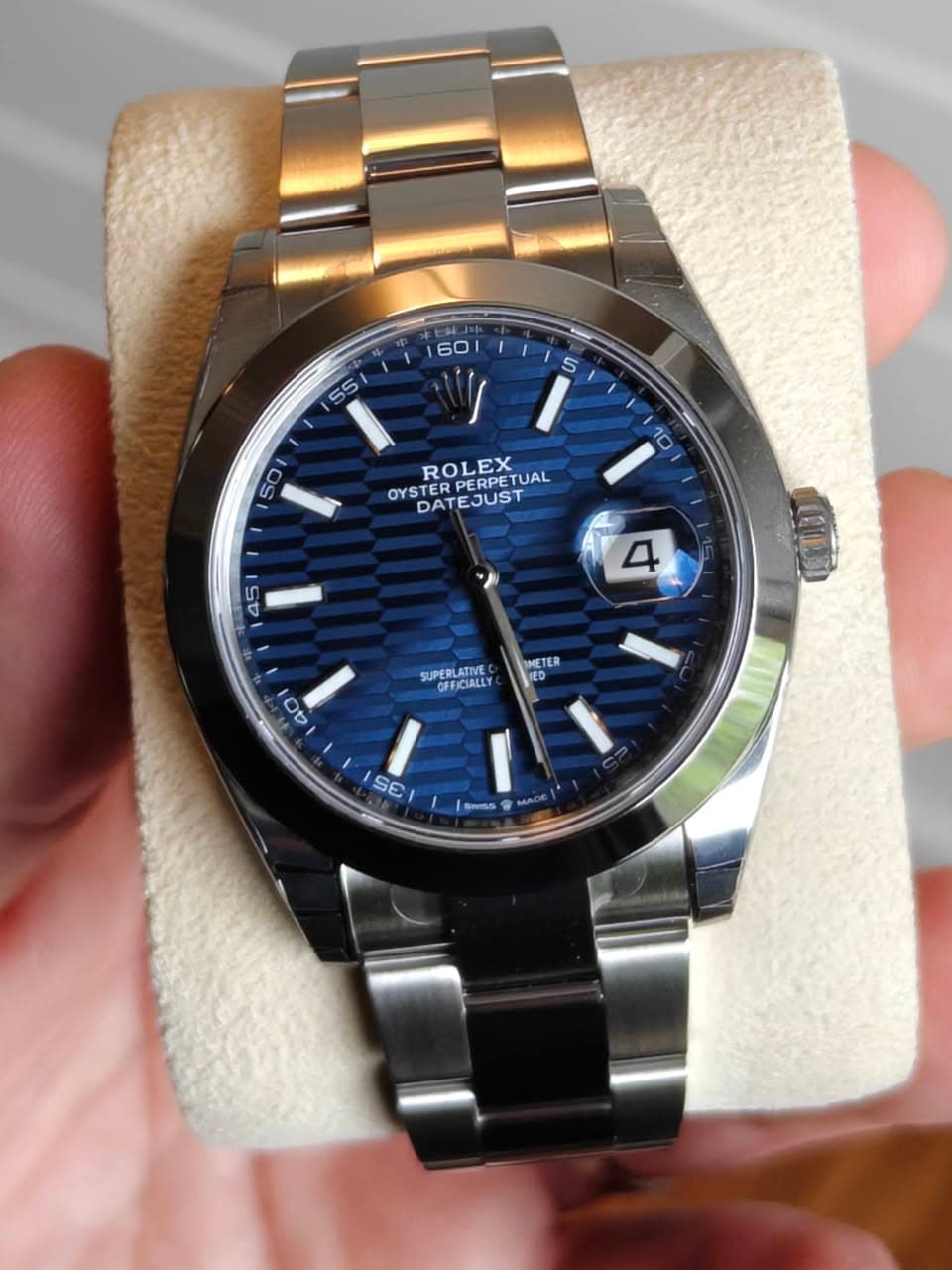 May be an image of wrist watch and text that says ' ROLEX PERPETUAL ROLEPETUAL TUAL OYSTERP OYS YSTERPERPETUAL DATEJUST DATE 45 4 SUPERLATIVE OFFICIALLY METER IED 명 40 SE SwISS…
