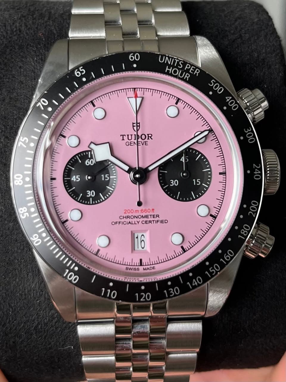 May be an image of wrist watch and text that says '60 65 70 UNITS HOUR UNITSPER PER TUI TUDOR GENEVE EVE GEN Ο " 60 08 45 (• 200m:660ft 200m m:660ft CHRONOMETER NOMETER OFFICIALLY…