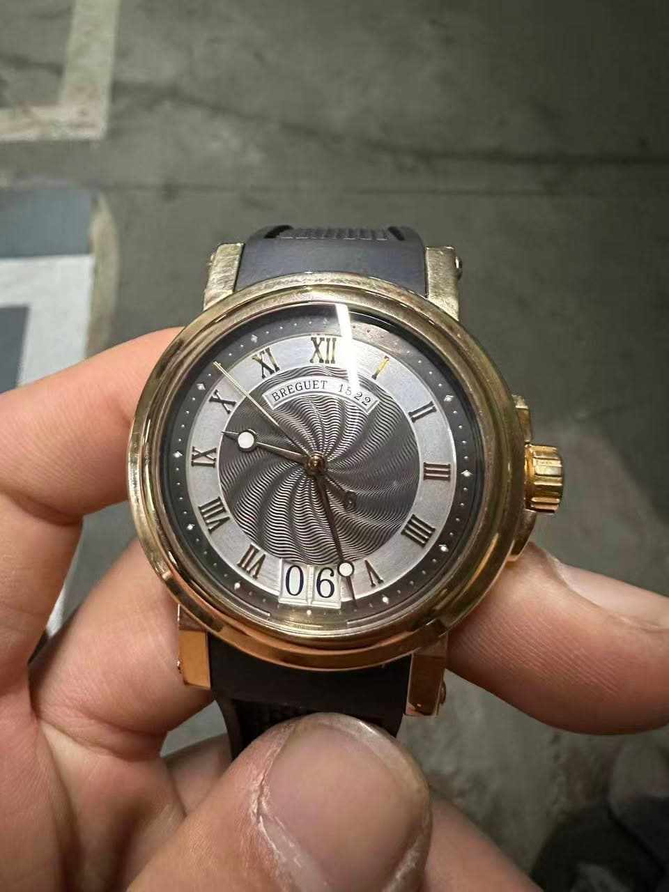 May be an image of digital watch and text that says 'XI XII BREGUET 15. BREGUET A 522 2 22 IX II II VIII VI O6 O 016 0r.'