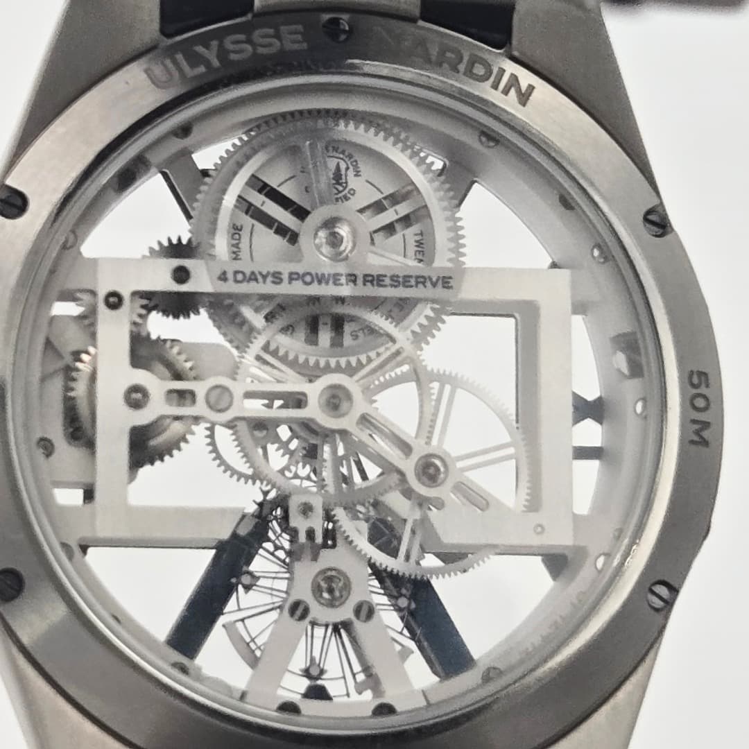 May be an image of wrist watch and text that says 'MAT RDIN mAD uun ي mn PED MADE AOyr ADE TWE 4DAYSPOWERRESERVE 4DAYSPOWER DAYS POWER RESERVE 50M D'
