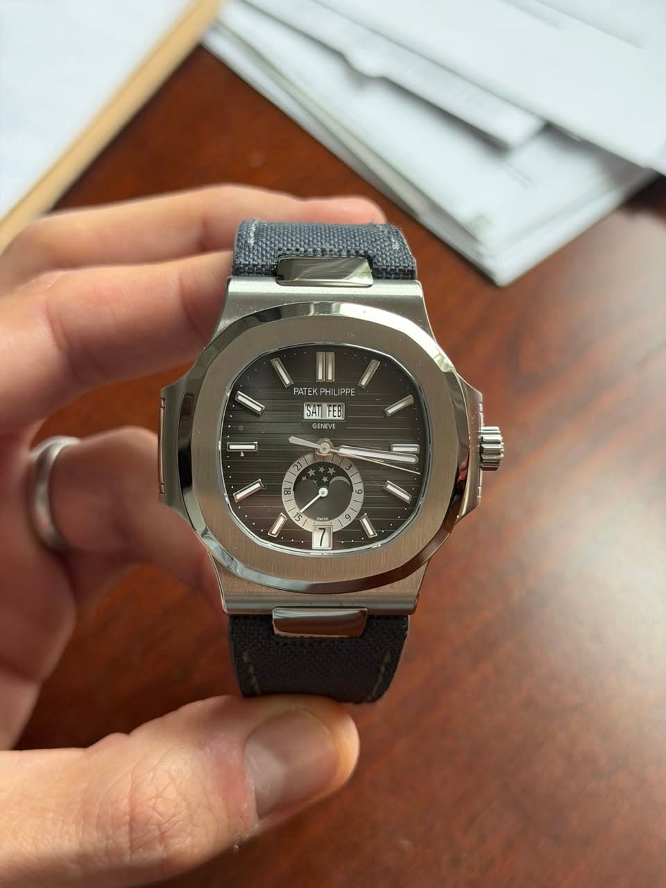 May be an image of wrist watch and text that says 'PATEK LIPPE SAITFEB SAN FEB 21 N N 19 9 ਦ ٥'