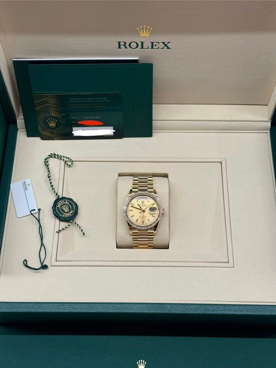 May be an image of wrist watch and text that says 'ROLEX'