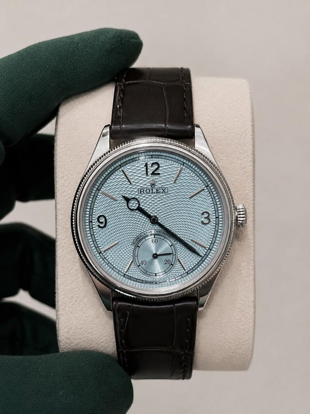 May be an image of wrist watch and text that says '2 ROLEX S TIVEC 60 3 AIIO 40 20'