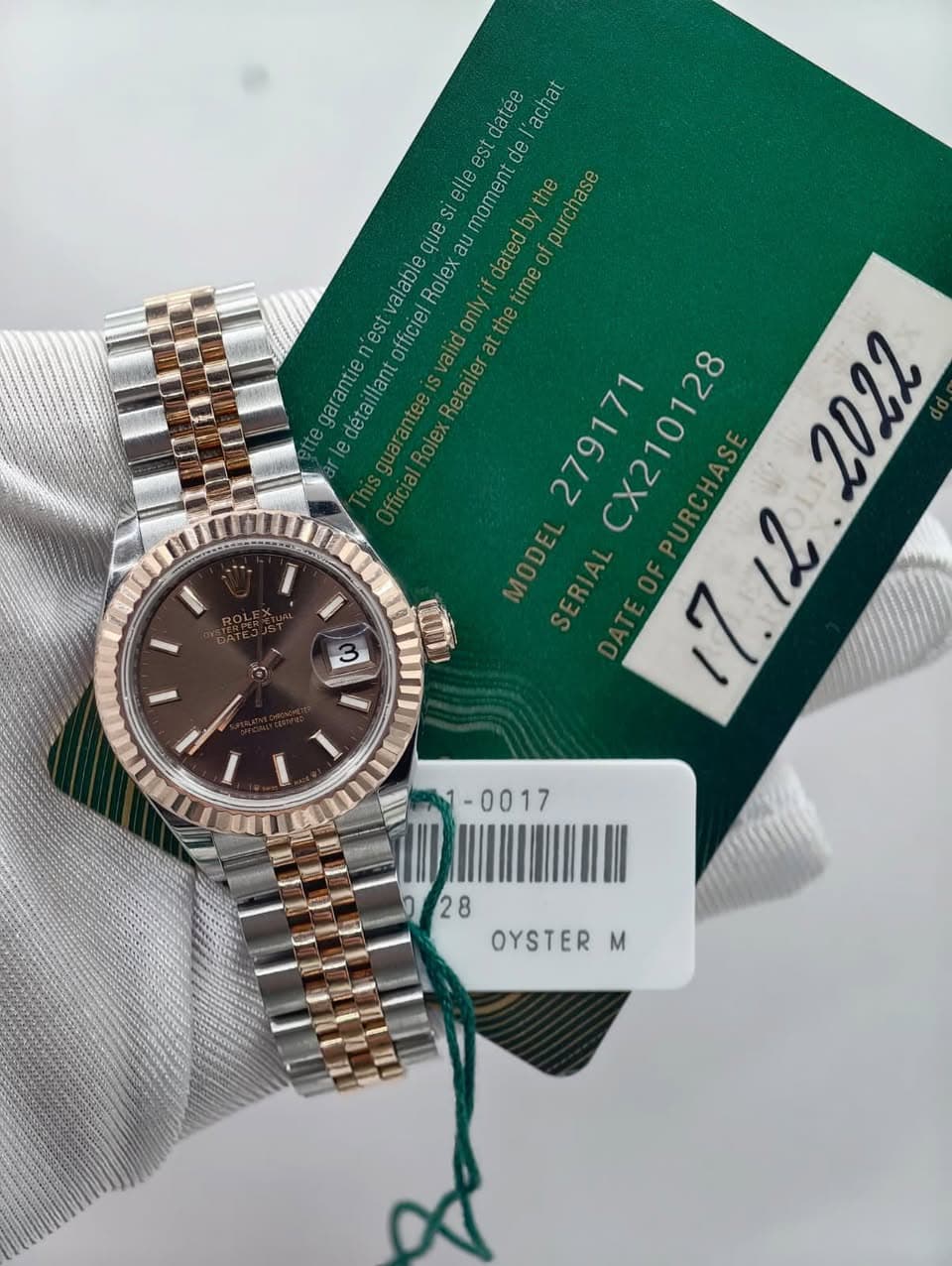 May be an image of wrist watch and text that says 'datee achat est de elle momento the purchase que alable donly only Rolex au dated by of time est officiel t antie illant arantee…