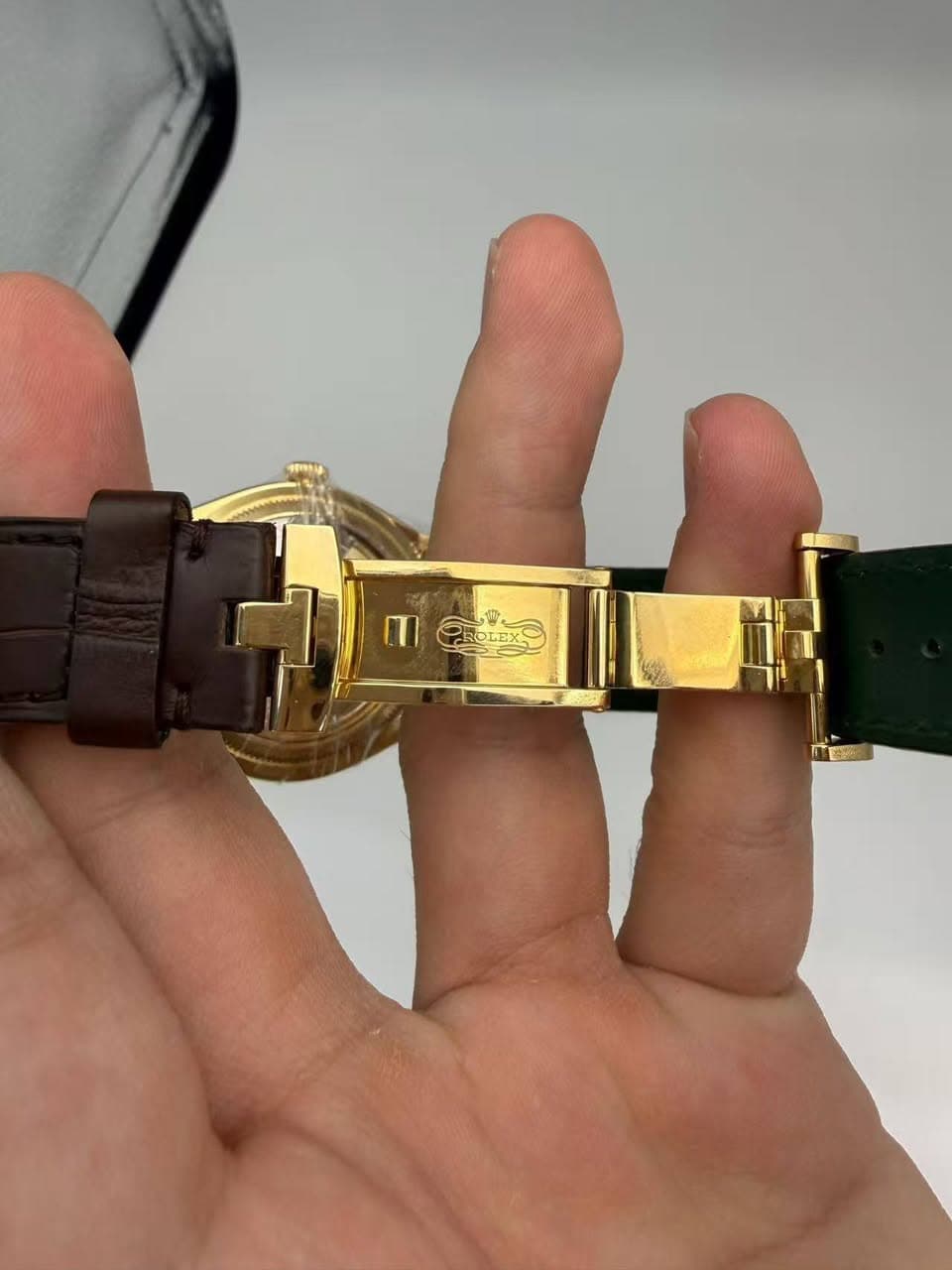 May be an image of wrist watch and text that says '50 ROLEX Te BOLE'