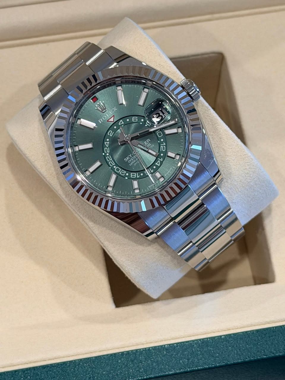 May be an image of wrist watch and text that says '6 - ل ROLEX Bx RO . SK 24. 22 ب 3 박구 Wa 12 V 61 L'