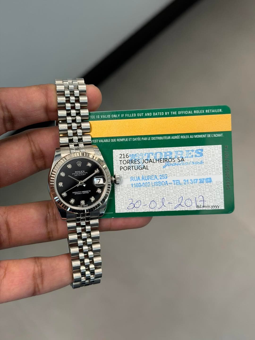 May be an image of wrist watch and text that says 'TEEI VALID ONLY IF FILLED OUT AND DATED BY THE OFFICIAL ROLEX RETAILER. EST VALABLE REMPUEE DATEE LED DISTRIE AGRÉÉ ROLEX…