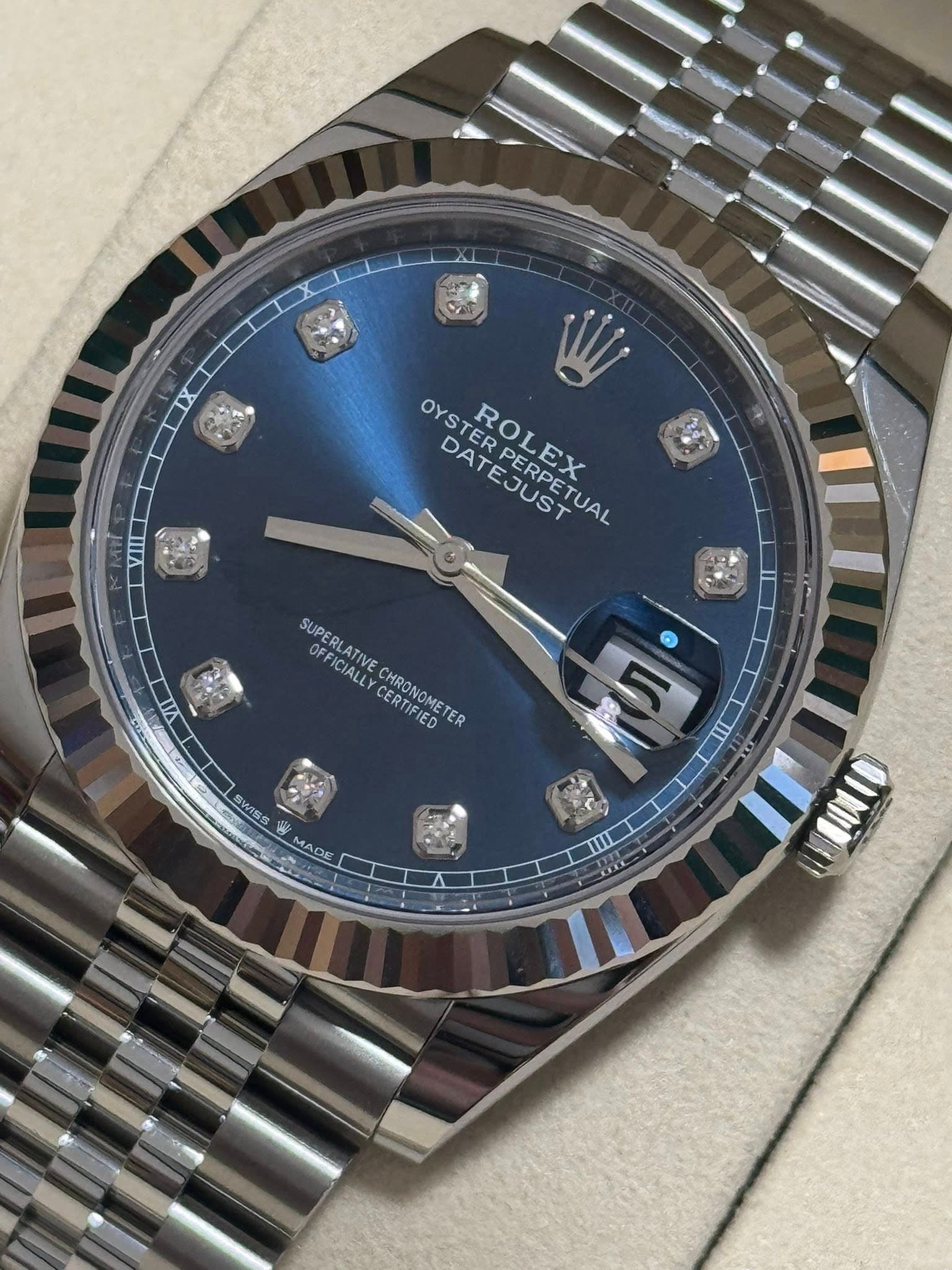 May be an image of wrist watch and text that says 'YSTERE STER DAT DATEJUST ROLEX OYSTERPERPETUAL PERPE TER ERP PE PEDOC JUST PERPETU TUAL SUPERLATIVE OFFICIALLY OFFICTIVE ALLY…