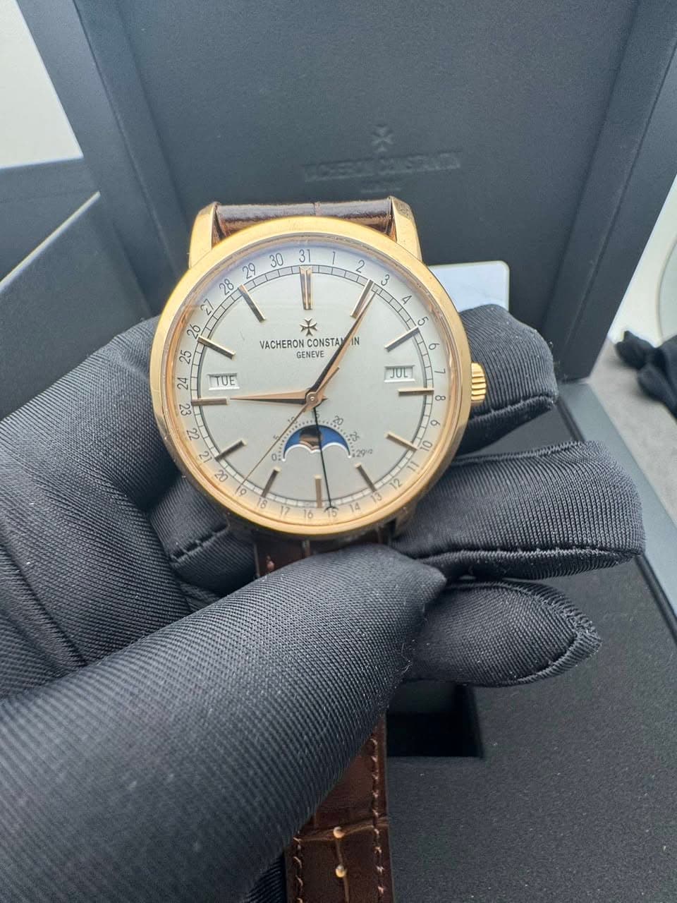 May be an image of wrist watch and text that says ' ០ VACHERON CONSTA IN GENEVE TUE JUL co تم 0 10 lo نه 6 1A'