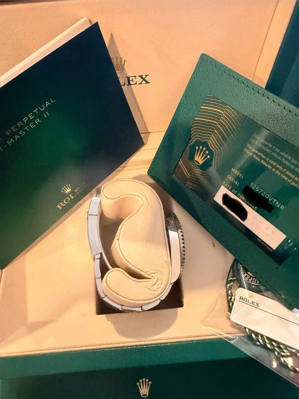May be an image of text that says 'We LEX PETUA ER tteos Official Thag guarane ROLI WV aledonly valabreQe SERIAL SERIA MODEL thetime dated DATEO DATE SERIA PUR 26720VTNR pura 청규…