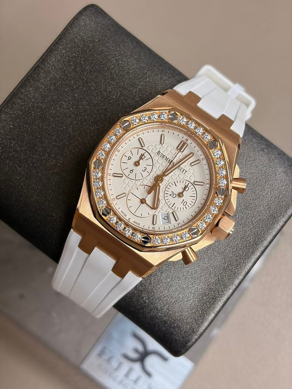 May be an image of wrist watch and text that says 'D I 0 0 و I 2 7 AUDEMA NS 3- GUET ١١ ل١ 1 11 و O 高滅酸盛 20 οι 1 / O 森 100/ MADE 이 0 ૐે'