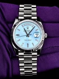 May be an image of wrist watch and text that says 'SUNDAY จีห้ SUNDAY ปี LO 金 OY ROLEX RPERPE PERPET PERPE DAT L 7 E 0 SUPERLATIVE TIV PIRDONMETER FICIALLT CRAIFIED ١ มขย HADE'