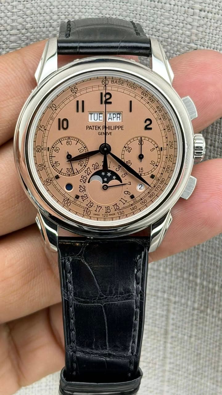 May be an image of wrist watch and text that says 'BASE I1 10 TUE APR PATEK PATEKPHILIPPE HILIPPE GENEN GEN VE CUTe 2 60 5 വ LIDTS 350 OF 30 አይ ည '