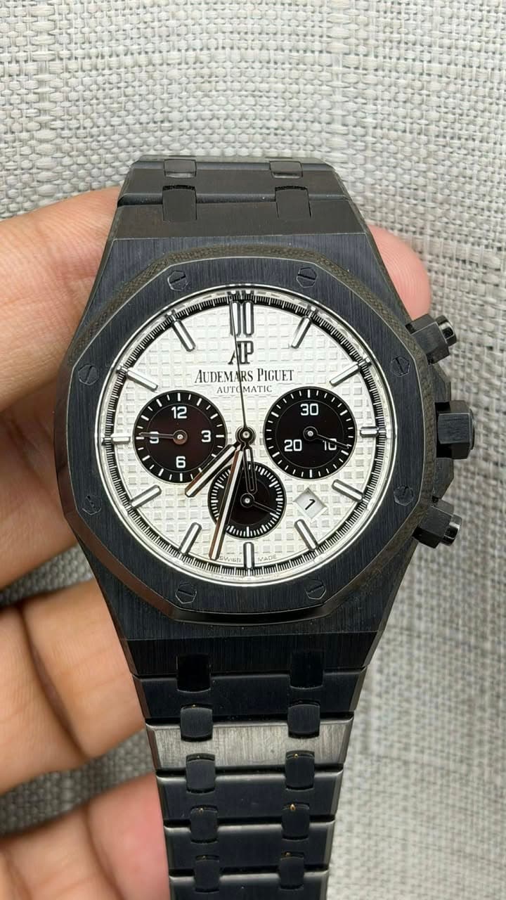 May be an image of wrist watch and text that says 'AP AUDEMA AUDEMARSPIGUET RS PIGUET AUTO MATIC 12 S تا 1 I A 1010 MN H 7 材 0 eefeo0 mud'