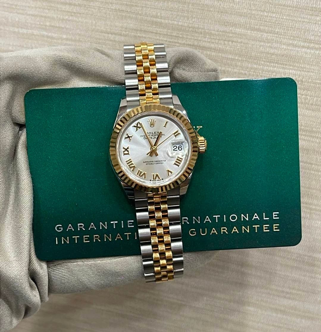 May be an image of wrist watch and text that says 'I WI νοι OL LEX 時 - AID X x 26 VIII AGA aau OON IIII M 5 L GARANTIE INTERNAT INTER NATIONALE GUARANTEE'