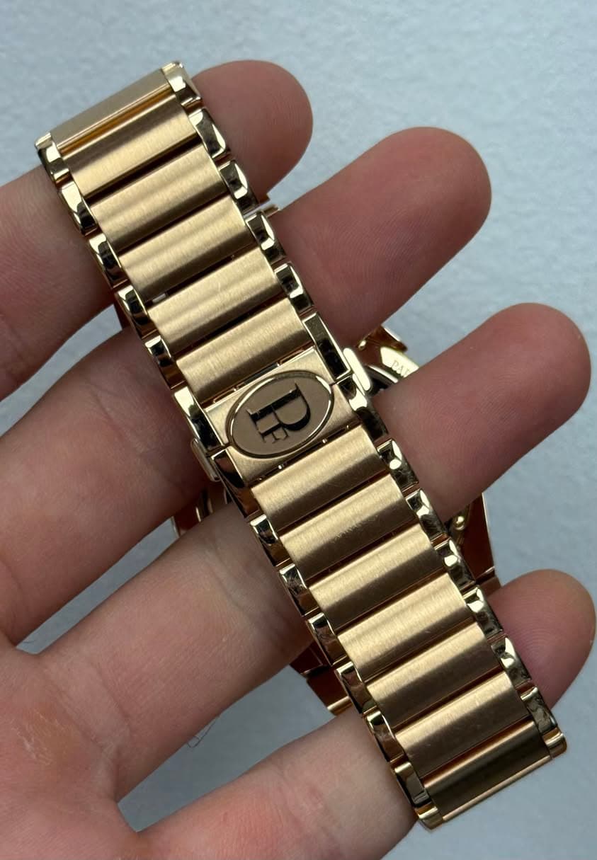 May be an image of digital watch
