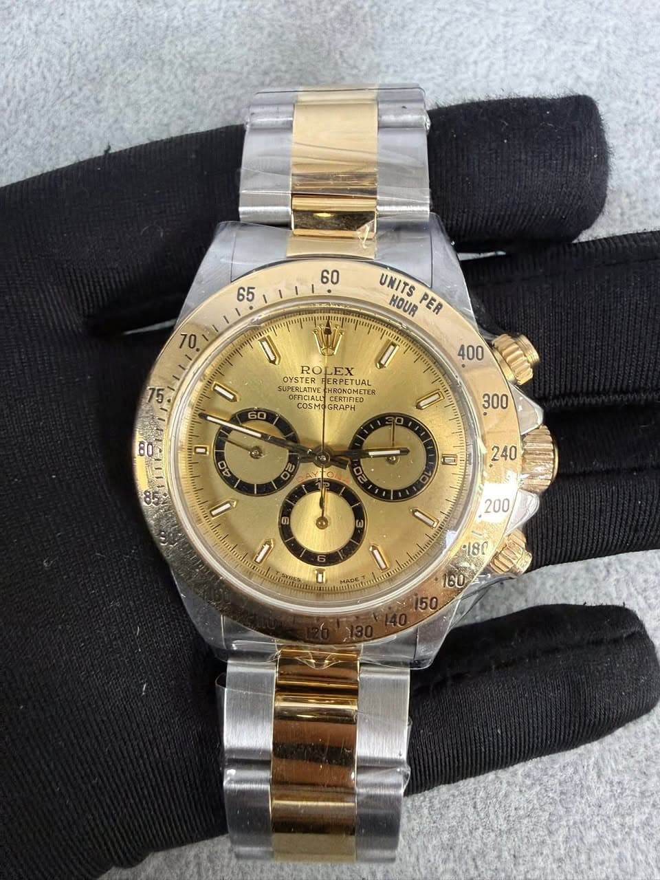May be an image of wrist watch and text that says '65 60 T0 UNITS HOUR PER D Jusiz ROL EX ROLEX I OYSTER ERPETUAL SUPERLATNE SUPERLATIVE OEFICIALL FRICTALL CERITTED JOPMANE UAL…