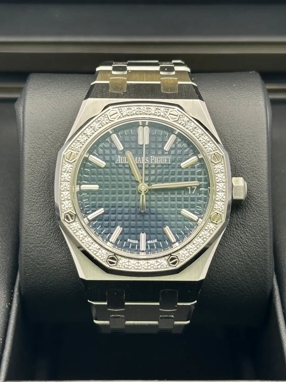 May be an image of wrist watch and text that says 'AUL MANSPIGUET MAR PIGUET ۸ SWISS MADE ニーニン'