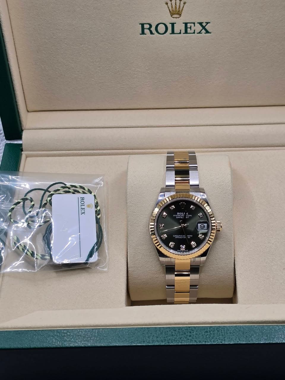 May be an image of wrist watch and text that says 'ROLEX ROLEX EX ROL Illtp ኔ M'