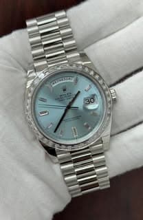 May be an image of wrist watch and text that says 'WEDNESDAY ROLEXU -DATE RPETU ATE li 30 D مقها'
