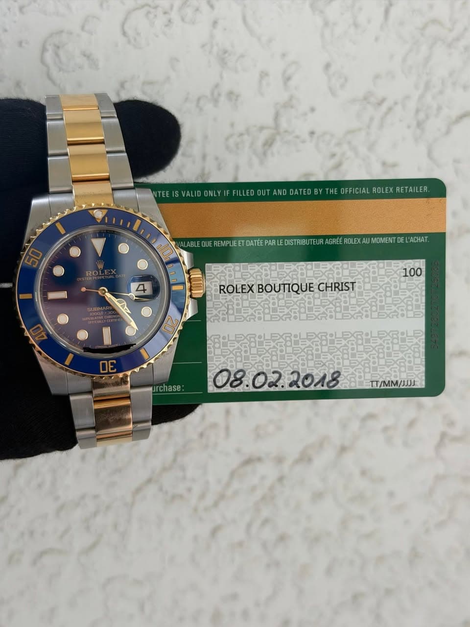 May be an image of wrist watch and text that says 'BESELOEEIEOOERO FFILLED ANDDATED HE OFFICIAL ROLEXRETAILER ROLEXR I aO LABLE UREDEREITET EREMPLIE TEUR GRÉÉROLEX AUMOMENT DE…