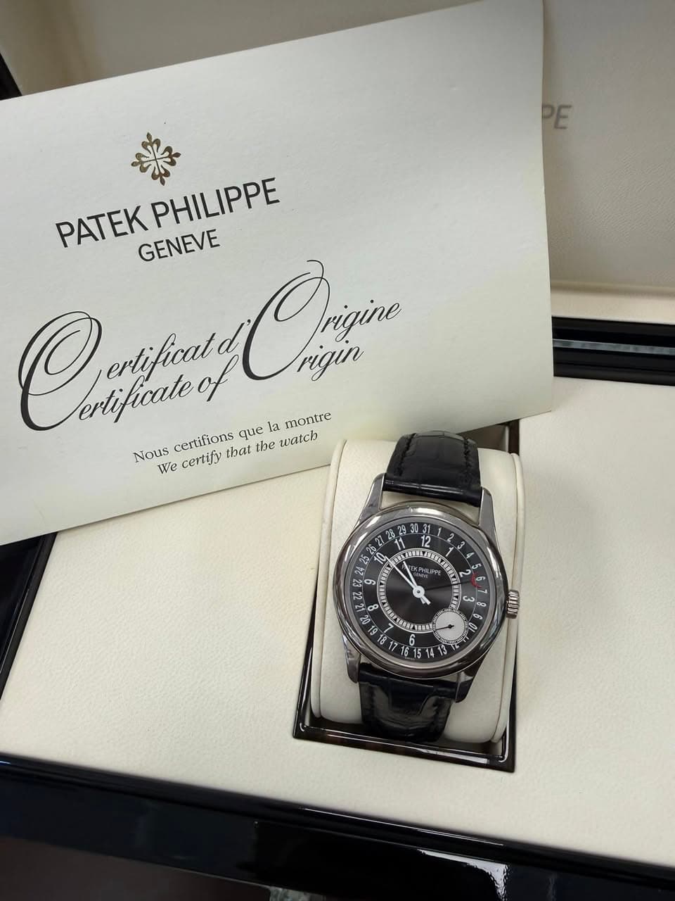 May be an image of wrist watch and text that says 'E 楽 PATEK PATEKPHILIPPE PHILIPPE GENEVE Chepfiney ertificald CeC 어 C Orin Origin rigin erlificate montre que Nous certifions We…