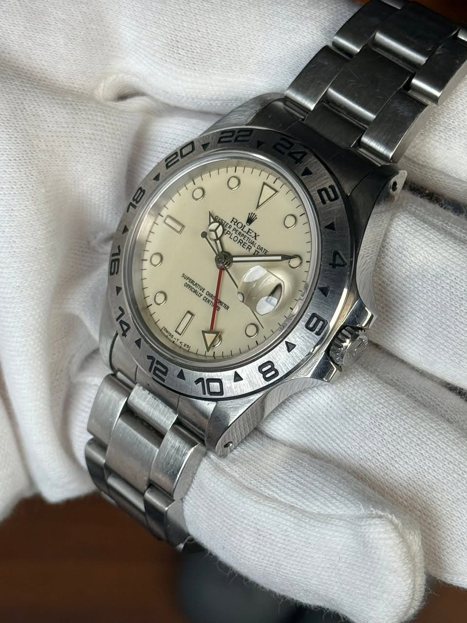 May be an image of wrist watch and text that says 'S O ٧ PI-RPETUR BOLEX EX PERDEX ROLEX RO O ORTUAL م ORER KER DATE DATI O 0 o a Supp N SUPERLATIY MATI CERTI す SWSS 8형l, I 4 o…
