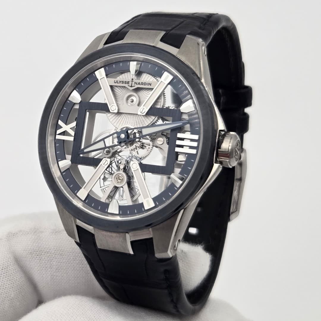 May be an image of wrist watch and text that says 'ULYSSETNARDIN ULYSSE NARDIN IX I1'