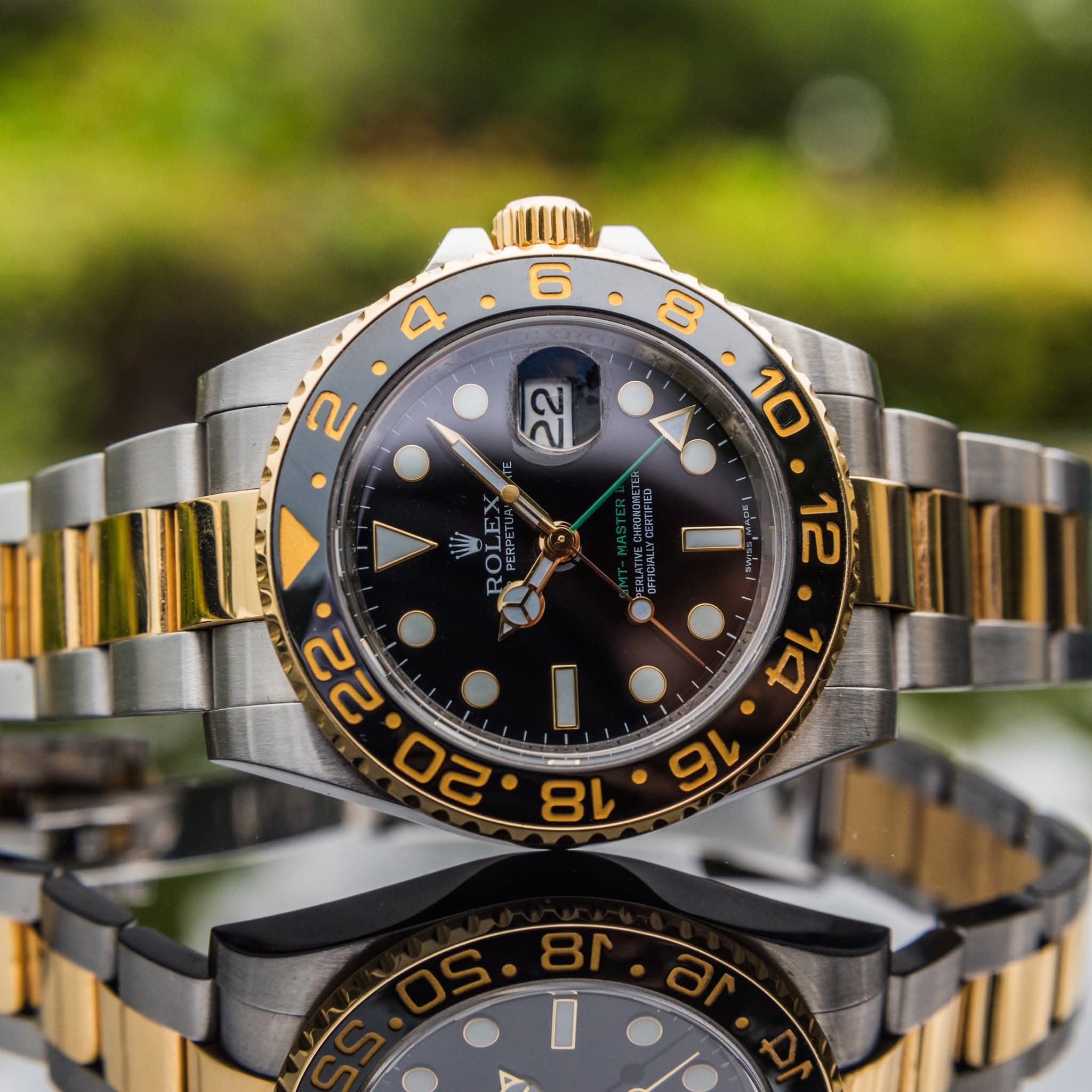 May be an image of wrist watch and text that says ' 크 10 STNE viliz PERFI PERFL 12 ・ '