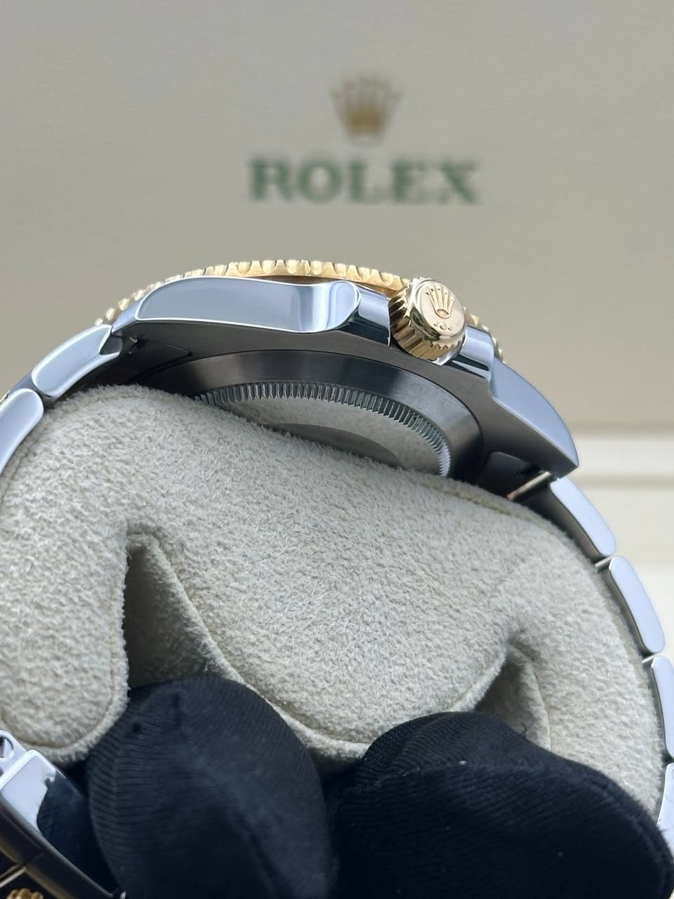 May be an image of wrist watch and text that says 'ROLEX'