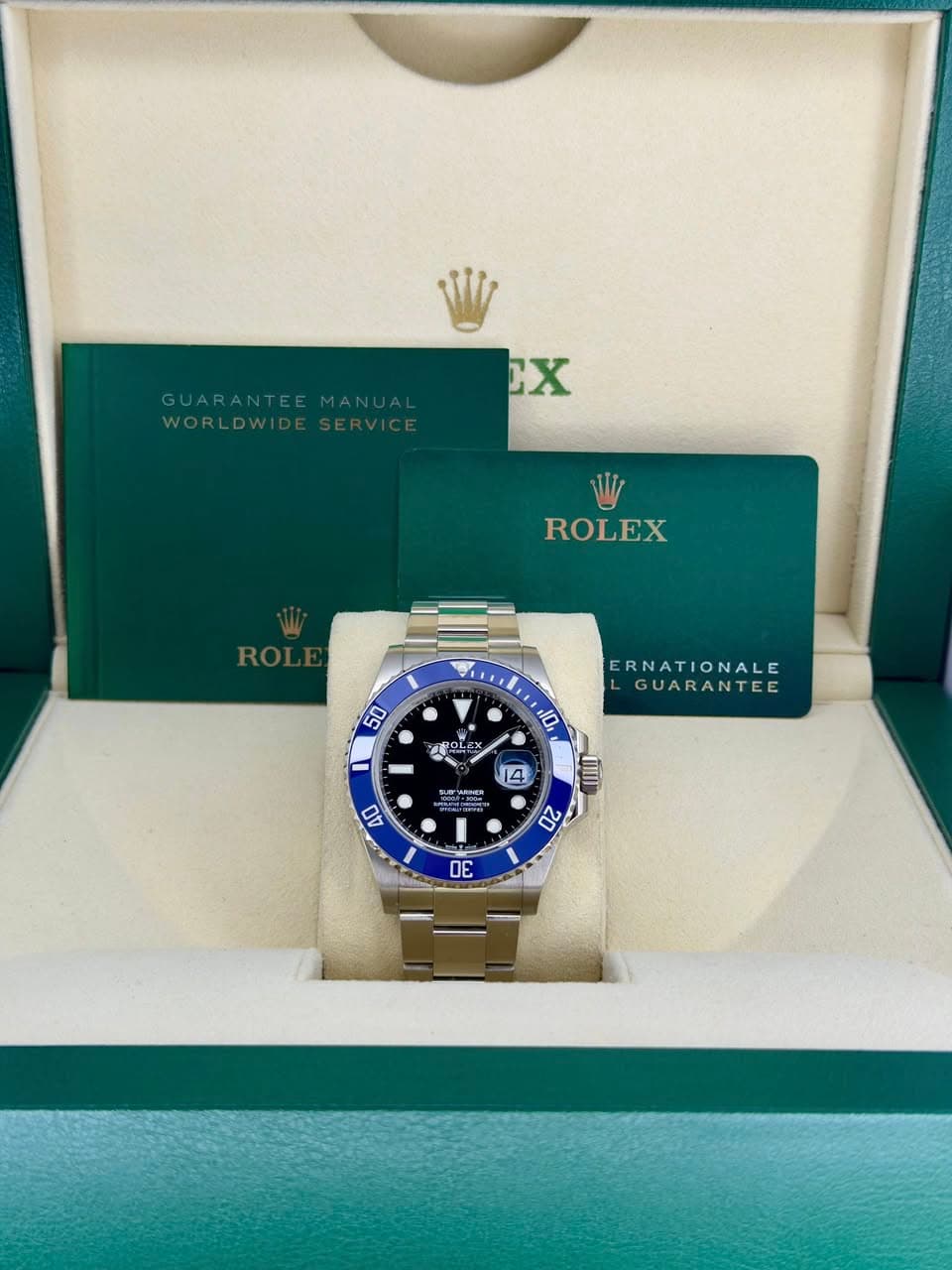 May be an image of wrist watch and text that says 'GUARANTEEMANUAL GUARANTEE WOF WORLDWI EX ROLEX 50 I ERNATIONALE GUARANTEE פיך 00, 14 R P-AMNG REOSs 40 MIII 20 DE'