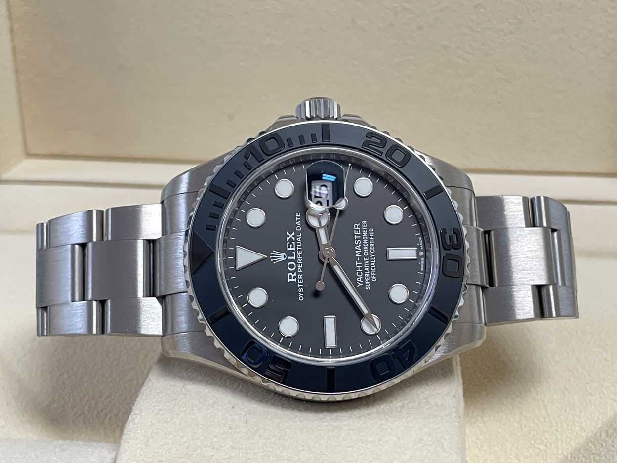 May be an image of wrist watch and text that says 'DATE EX W PERPET R P ER OYSTE OYSTER عفر منم YACHT-MASTER MASTER RONOMETE ETER CERTIFIED YACHT- IPERLATIVE PERFICIALLY…