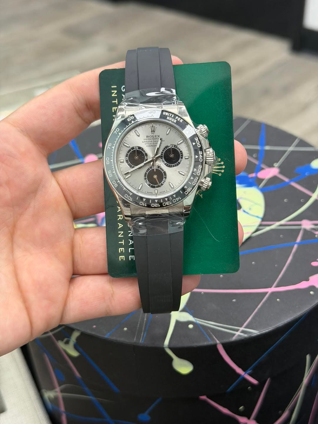 May be an image of wrist watch and text that says 'ヨレっ INTE: 65 70 75 HOU HOUR OUPER ER V 80 8B K OS ገሕ יעם יגם DE DEL C ツ O ၀ DOL ARANTEE IIONALE OF'
