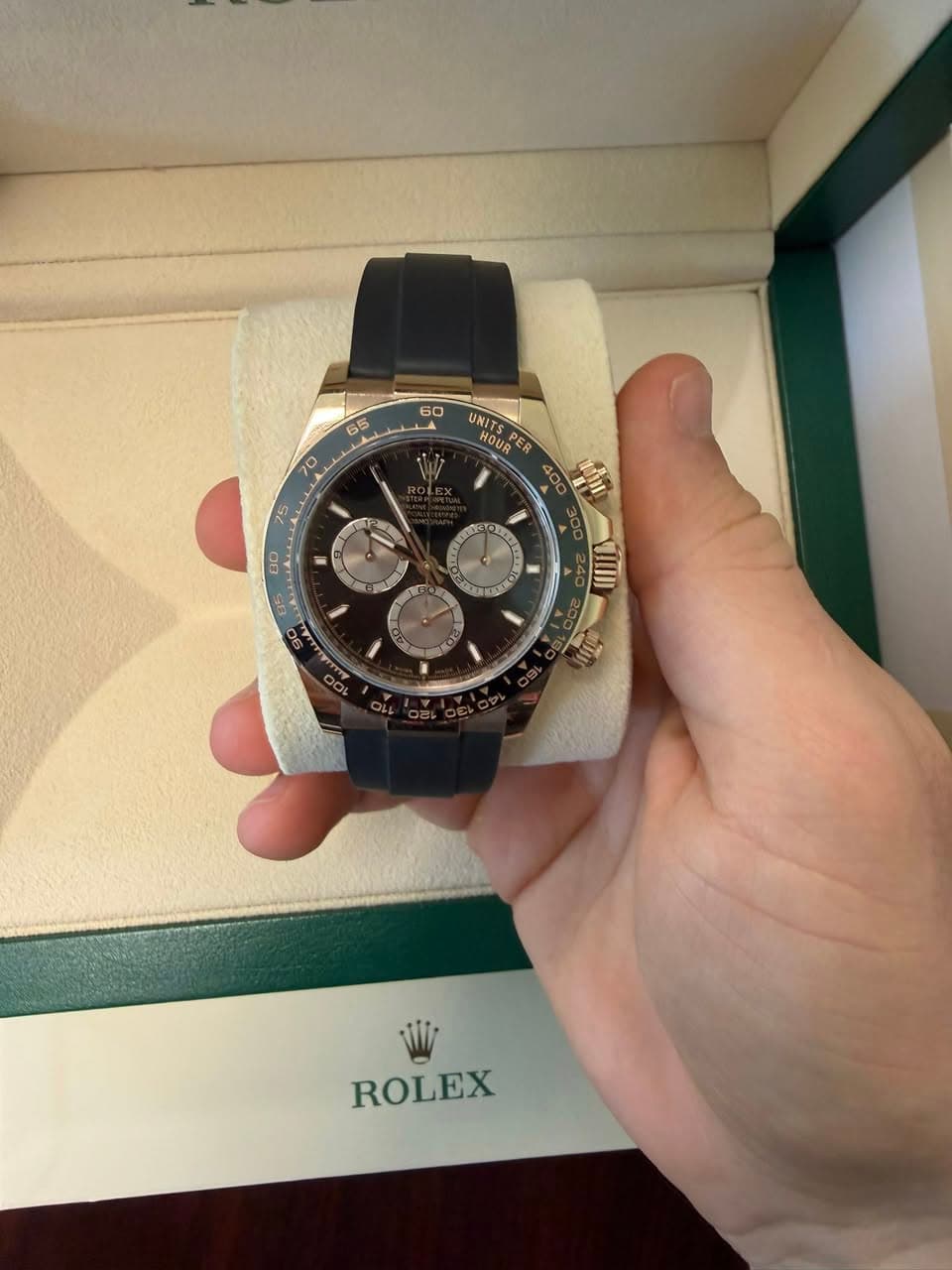 May be an image of wrist watch and text that says '60 65 0 UNITS HOUR PER I 75 00 ப SD DON ALUS ح ROLEX'
