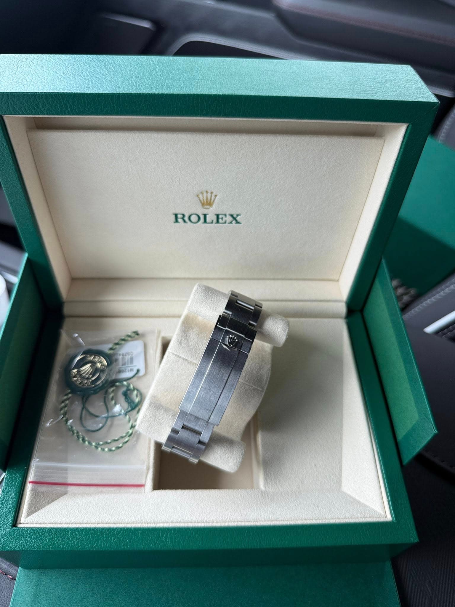May be an image of wrist watch and text that says 'لنا ROLEX'