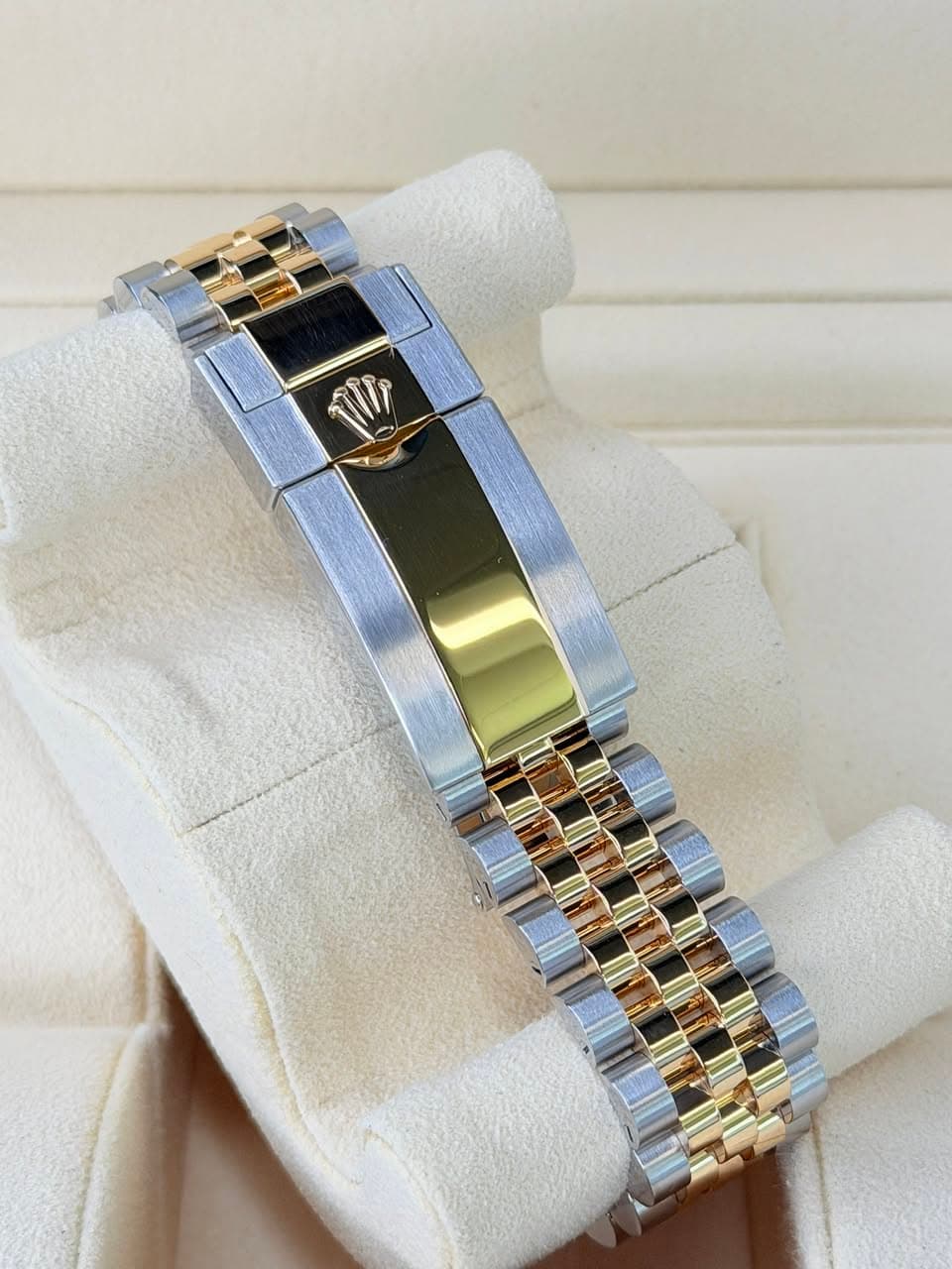 May be an image of jewelry