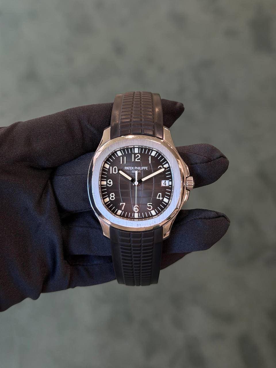 May be an image of wrist watch and text that says '1 2 0 PATEK TEKPHILIPPE PHILP GE MM I'