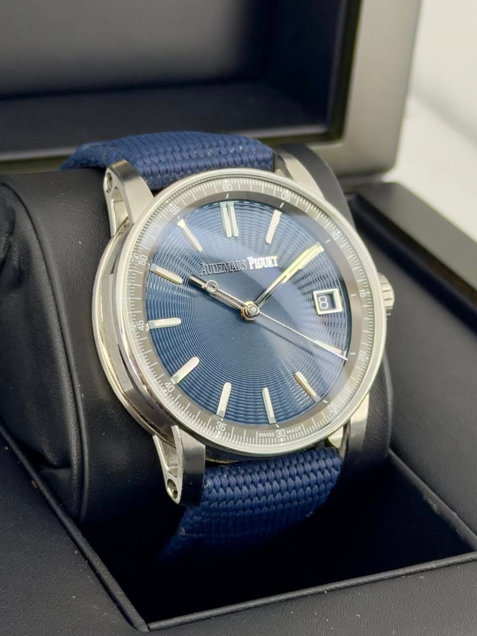 May be an image of wrist watch and text that says '50 AUTEMARSPIBUET AUREMARS PIGUEXT 45 ייי 8 40 25 MADE'