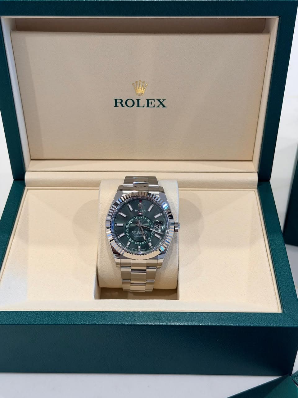 May be an image of wrist watch and text that says 'ROLEX'