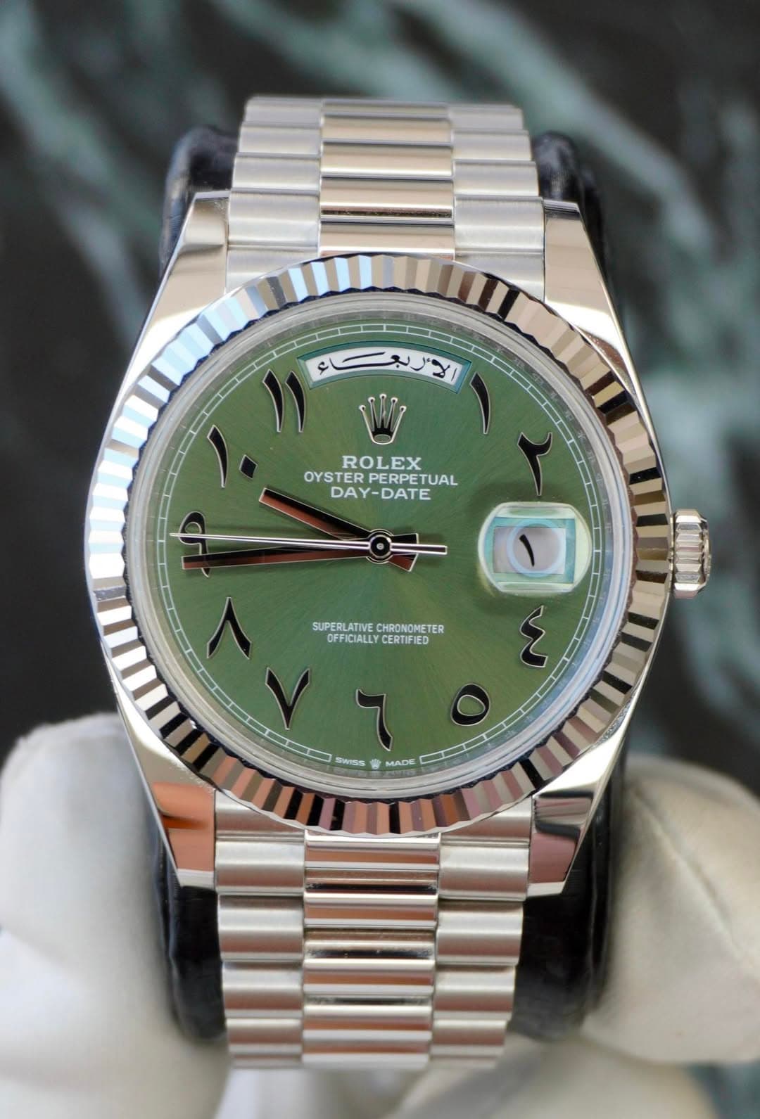 May be an image of wrist watch and text that says 'الاريعاء اء الاربع ROLEX OYSTER OYSTERPERPETUAL PERPETUAL DAY-DATE DAY- SUPERLATIVE SUPERLATIVE.CHRONOMETER…