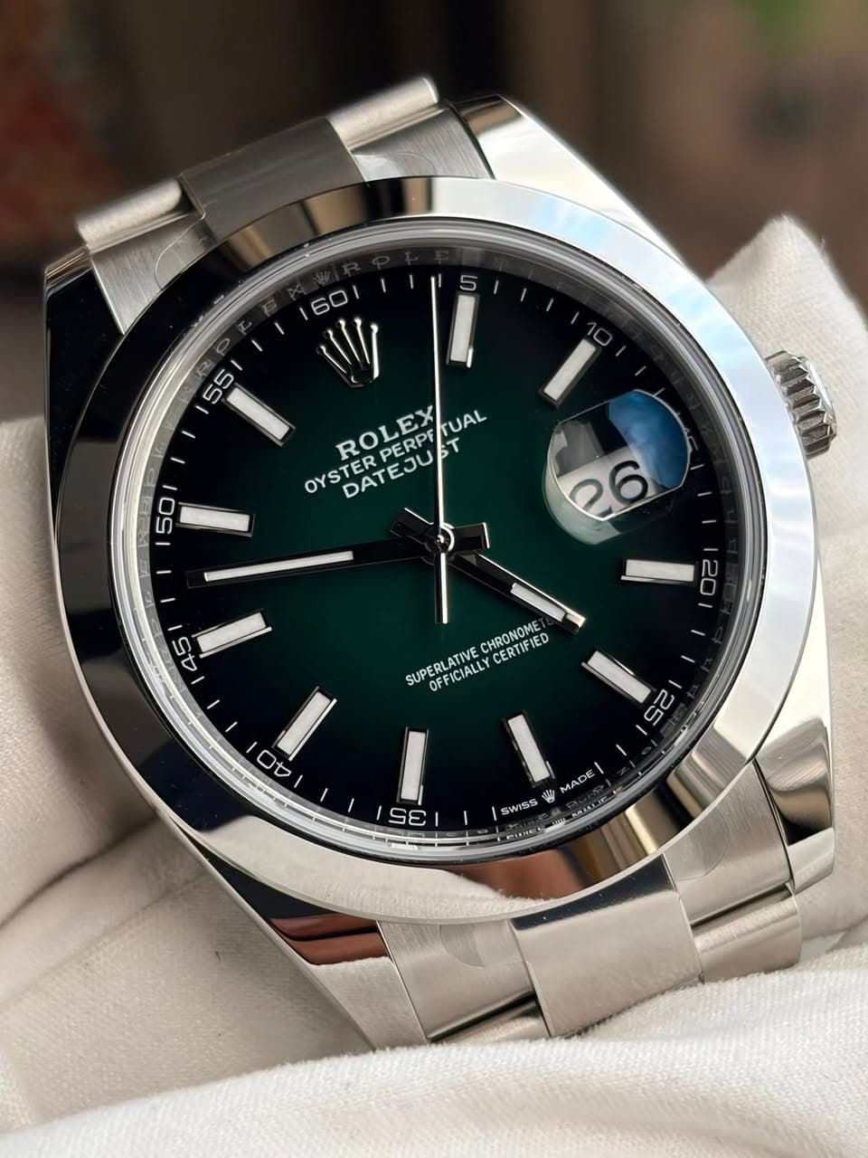 May be an image of wrist watch and text that says '5 I, 55 60 W ROLEX PERPF DATEJU DATEJUST T TUAL OYSTER CHRONOME SUPERLATIVE OFFICIALLY CERTIFIED IED Ot I 1 2S SS I MADE SWISS 8…