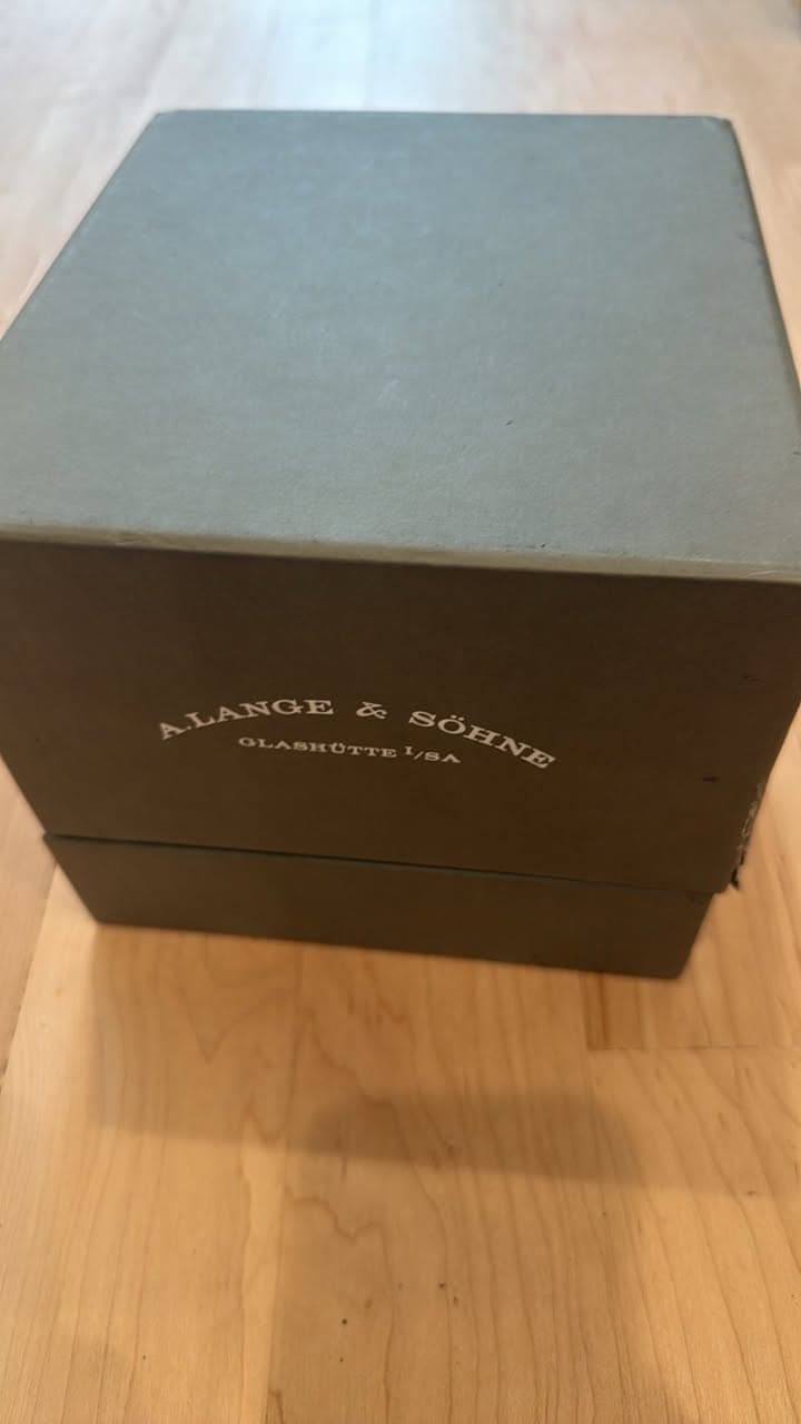 May be an image of text that says 'ALANGE de SÖHNE SÖHNE 두'