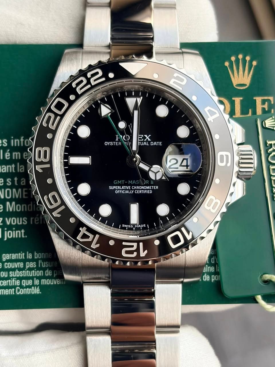 May be an image of wrist watch and text that says '22 •2 2 4 PPLF S infos én 18 Ho ROEX EX OYSTER TUAL DATE ant S JOM Mo vous joint. 24 6 SUPERLATIVE RLATIVE CHRONOMETER TER…