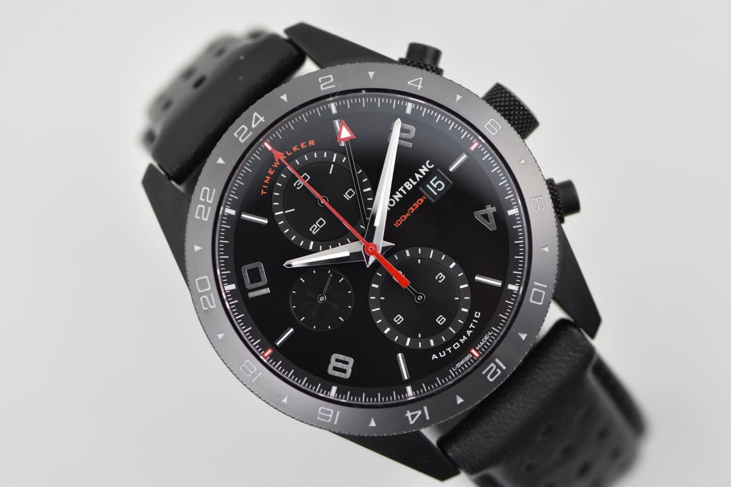 May be an image of wrist watch and text that says ' Ο T ONTBLANC 330p 15 ONT 20 0 جو 8 0 20 O り D 0 0 10 n 18 A M 1OTRO 21 16'