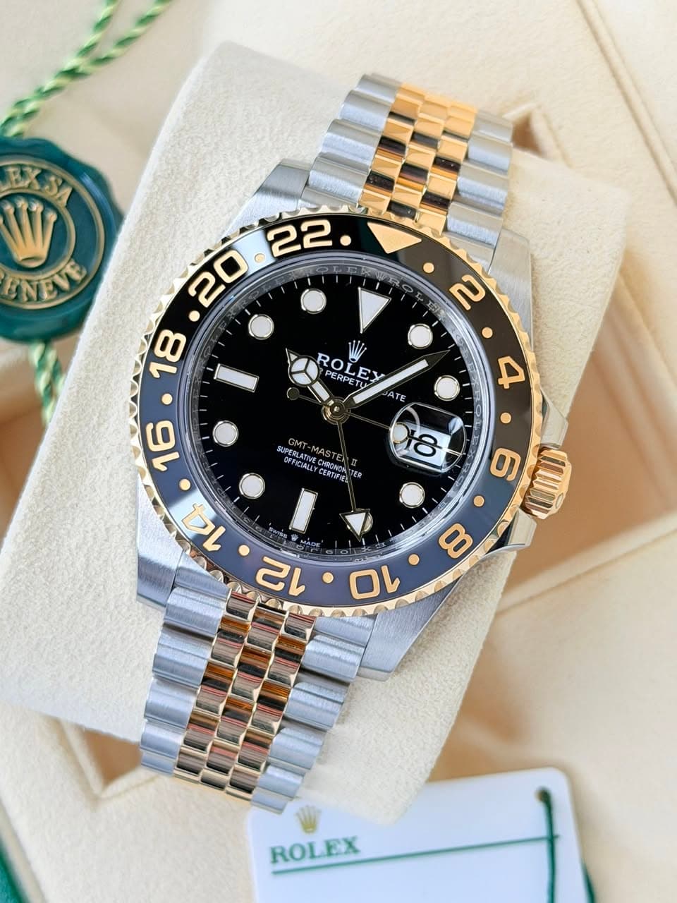 May be an image of wrist watch and text that says 'EXSA W NEVE ក 2 ( ROL LEY PERPET ROLEY TIY ATE 4 SUPE 鮮 GM -MASTE STEN SUPERLATIV EMVE OFFICIALLY NFIRIALL CERTIFI! e 8 16 14…