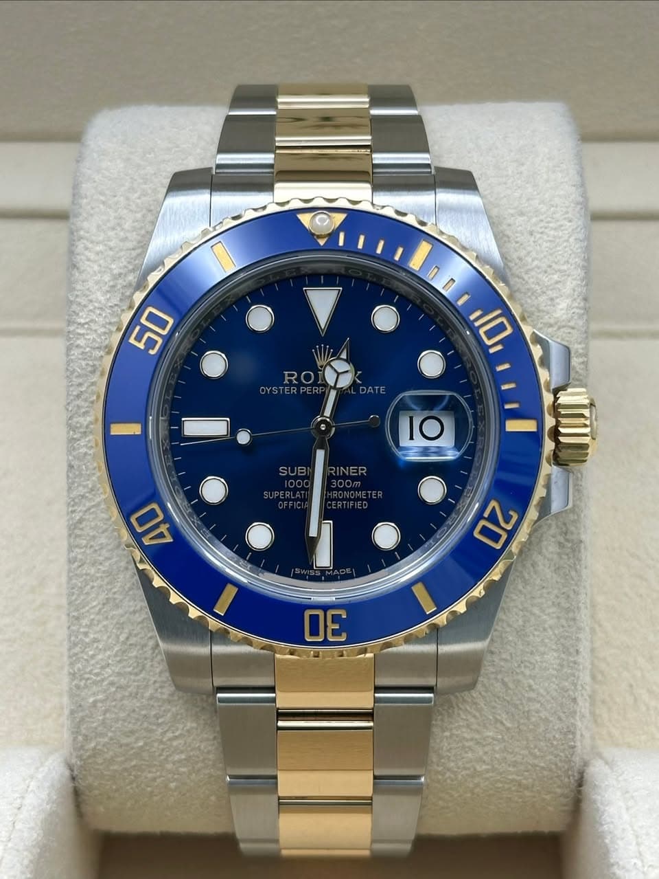 May be an image of wrist watch and text that says '50 11 10 RO OYST YSTERPERP PERP DATE 10 SUBI 1000 SUPERLAT UTII 40 20 30'