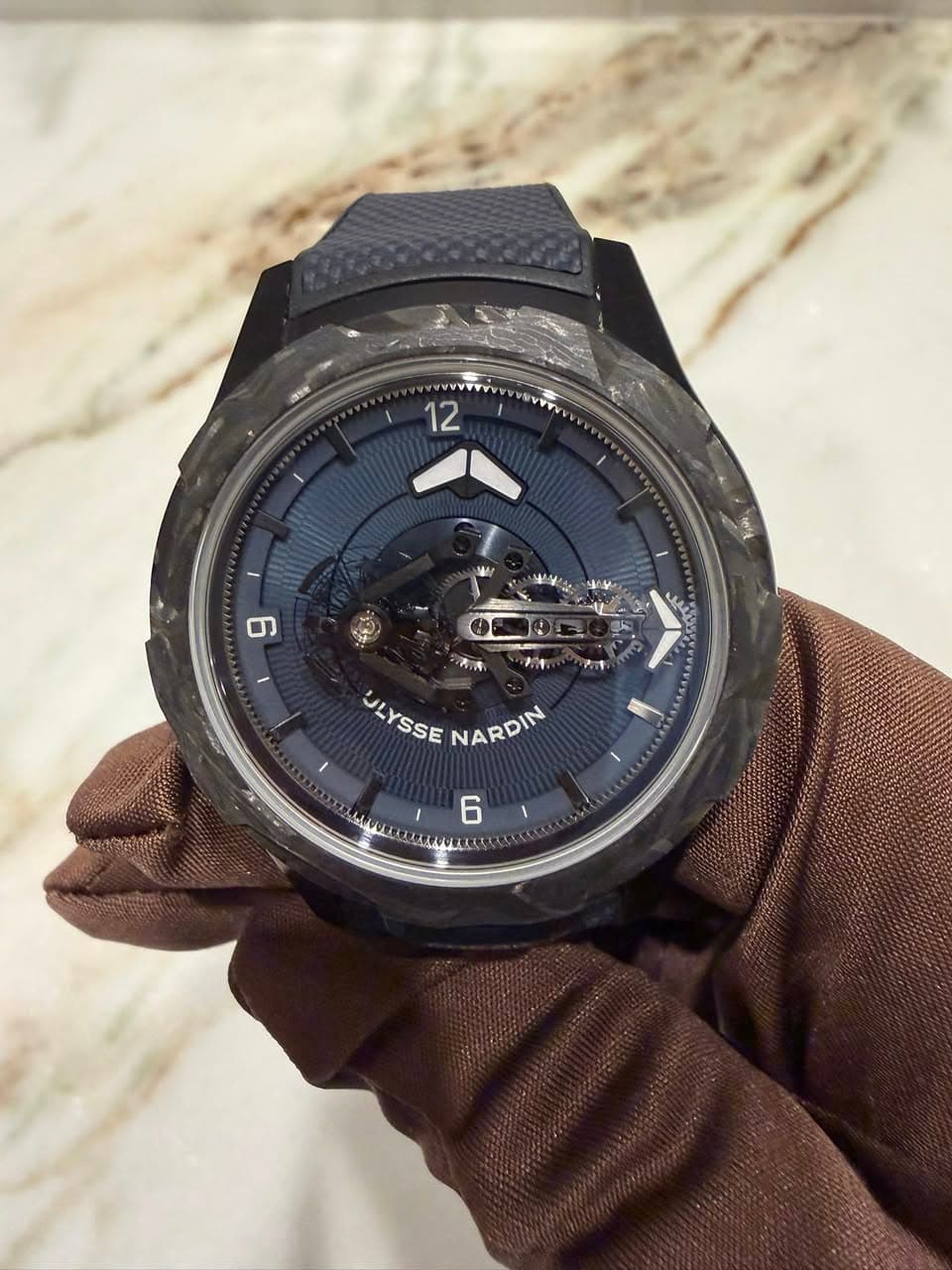 May be an image of wrist watch and text that says '12 တာ ULYSSE LYSSE JLYSSENARDIN NARDIN NARDIN SULEX I 6 CEL w ١'